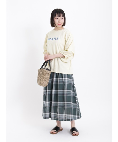 Samansa Mos2(サマンサ モスモス)の「ロゴプリント袖タックTシャツ(Tシャツ/カットソー・レディース・チャコール/イエロー/オフホワイト/グリーン/ピンク・フリ-)」の11枚目の写真