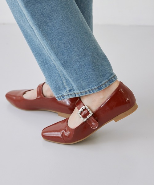 menue(メヌエ)の「オールウェザー 2Wayビジュー ストラップ メリージェーンパンプス(パンプス・レディース・ブラック/レッド/ベージュ系その他/ブラック系その他/イエロー・21.5cm/22.0cm/22.5cm/23.0cm/23.5cm/24.0cm/24.5cm/25.0cm/25.5cm/26.0cm/26.5cm)」の5枚目の写真