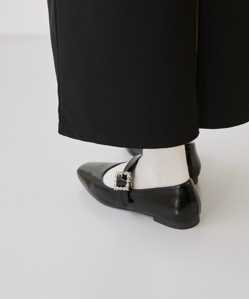 menue(メヌエ)の「オールウェザー 2Wayビジュー ストラップ メリージェーンパンプス(パンプス・レディース・ブラック/レッド/ベージュ系その他/ブラック系その他/イエロー・21.5cm/22.0cm/22.5cm/23.0cm/23.5cm/24.0cm/24.5cm/25.0cm/25.5cm/26.0cm/26.5cm)」の20枚目の写真