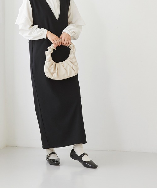 menue(メヌエ)の「オールウェザー 2Wayビジュー ストラップ メリージェーンパンプス(パンプス・レディース・ブラック/レッド/ベージュ系その他/ブラック系その他/イエロー・21.5cm/22.0cm/22.5cm/23.0cm/23.5cm/24.0cm/24.5cm/25.0cm/25.5cm/26.0cm/26.5cm)」の8枚目の写真