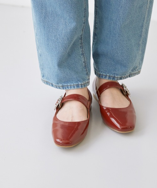 menue(メヌエ)の「オールウェザー 2Wayビジュー ストラップ メリージェーンパンプス(パンプス・レディース・ブラック/レッド/ベージュ系その他/ブラック系その他/イエロー・21.5cm/22.0cm/22.5cm/23.0cm/23.5cm/24.0cm/24.5cm/25.0cm/25.5cm/26.0cm/26.5cm)」の22枚目の写真