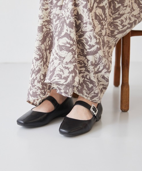 menue(メヌエ)の「オールウェザー 2Wayビジュー ストラップ メリージェーンパンプス(パンプス・レディース・ブラック/レッド/ベージュ系その他/ブラック系その他/イエロー・21.5cm/22.0cm/22.5cm/23.0cm/23.5cm/24.0cm/24.5cm/25.0cm/25.5cm/26.0cm/26.5cm)」の19枚目の写真