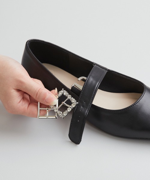 menue(メヌエ)の「オールウェザー 2Wayビジュー ストラップ メリージェーンパンプス(パンプス・レディース・ブラック/レッド/ベージュ系その他/ブラック系その他/イエロー・21.5cm/22.0cm/22.5cm/23.0cm/23.5cm/24.0cm/24.5cm/25.0cm/25.5cm/26.0cm/26.5cm)」の7枚目の写真