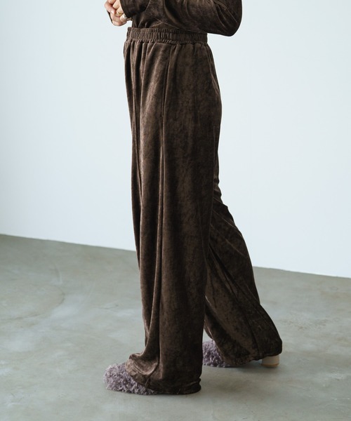 earthy（アーシー）の「【レピュール加工】ベロアイージーパンツ