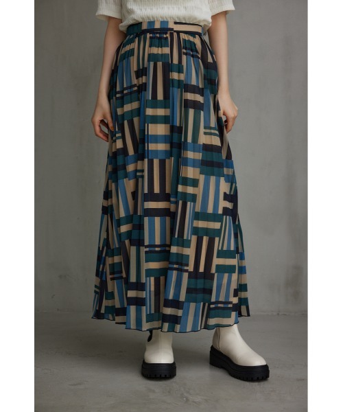 AZUL by moussy(アズールバイマウジー)の「ジオメトリック柄スカート(スカート・レディース・グリーン系その他/レッド系その他・FREE)」の2枚目の写真