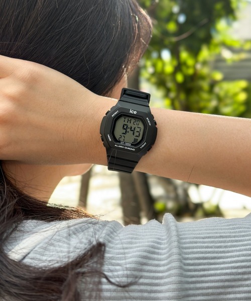 ICE WATCH（アイスウォッチ）の「「Ice-Watch アイスウォッチ」ICE digit ultra　アイスデジット　ウルトラ　ユニセックス（デジタル腕時計・レディース・ホワイト/ピンク/グリーン/パープル/ダークブルー/レッド/オレンジ/ライトブルー/イエロー/ブラック・32mm）」の4枚目の写真