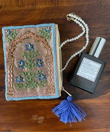 MILLION CARATS | 内側に仕切りあり!繊細なビーズ刺繍でオリエンタルな柄を描いたインドドアモチーフの刺繍ポーチ(ポーチ)