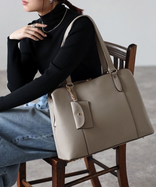 【美品】BURBERRY　ロゴ型押し　A4収納可　トートバッグ　ビジネスバッグ 美品】BURBERRY ロゴ型押し A4収納可 トートバッグ ビジネスバッグ