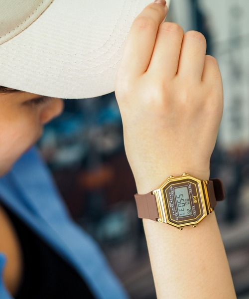 ICE WATCH（アイスウォッチ）の「「Ice-Watch アイスウォッチ」ICE digit retro アイスデジット レトロ　#2（デジタル腕時計・レディース・ダークグリーン/ネイビー/ブラック×ゴールド/ブラック×シルバー/ブラウン/レッド/アイボリー/ライトブルー・32mm）」の4枚目の写真