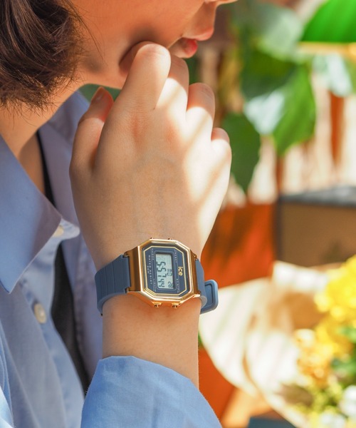 ICE WATCH（アイスウォッチ）の「「Ice-Watch アイスウォッチ」ICE digit retro アイスデジット レトロ　#2（デジタル腕時計・レディース・ダークグリーン/ネイビー/ブラック×ゴールド/ブラック×シルバー/ブラウン/レッド/アイボリー/ライトブルー・32mm）」の6枚目の写真