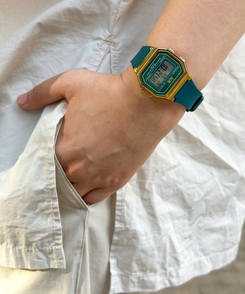ICE WATCH（アイスウォッチ）の「「Ice-Watch アイスウォッチ」ICE digit retro アイスデジット レトロ　#2（デジタル腕時計・レディース・ダークグリーン/ネイビー/ブラック×ゴールド/ブラック×シルバー/ブラウン/レッド/アイボリー/ライトブルー・32mm）」の5枚目の写真