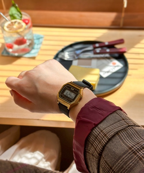 ICE WATCH（アイスウォッチ）の「「Ice-Watch アイスウォッチ」ICE digit retro アイスデジット レトロ　#2（デジタル腕時計・レディース・ダークグリーン/ネイビー/ブラック×ゴールド/ブラック×シルバー/ブラウン/レッド/アイボリー/ライトブルー・32mm）」の18枚目の写真