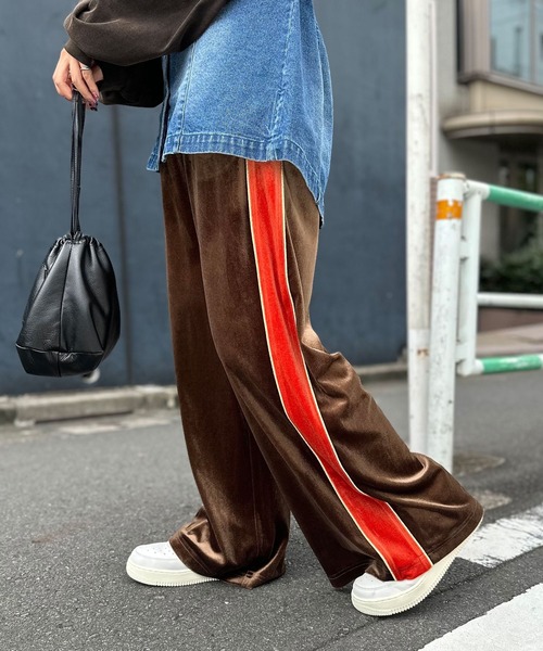 CIAOPANIC（チャオパニック）の「【2サイズ展開】ベロアサイドライントラックパンツ（その他パンツ・レディース・ブルー/ブラウン/グリーン・MEDIUM/SMALL）」の22枚目の写真