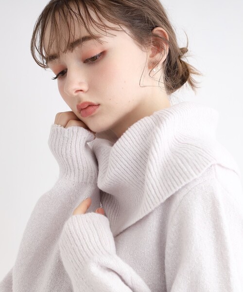 couture brooch（クチュールブローチ）の「◆【キラッと華やぎニット】オフタートル2WAYラメニット（ニット/セーター・レディース・アイボリー/ベビーピンク/ライトグレー・38/34/42）」の4枚目の写真