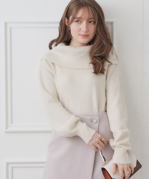 couture brooch（クチュールブローチ）の「◆【キラッと華やぎニット】オフタートル2WAYラメニット（ニット/セーター・レディース・アイボリー/ベビーピンク/ライトグレー・38/34/42）」の6枚目の写真