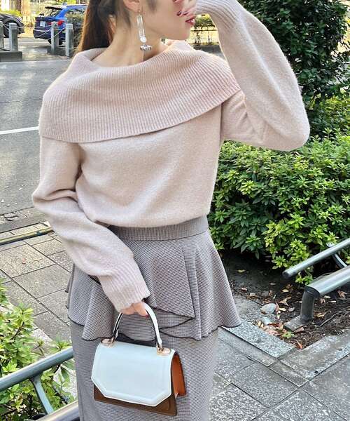 couture brooch（クチュールブローチ）の「◆【キラッと華やぎニット】オフタートル2WAYラメニット（ニット/セーター・レディース・アイボリー/ベビーピンク/ライトグレー・38/34/42）」の3枚目の写真