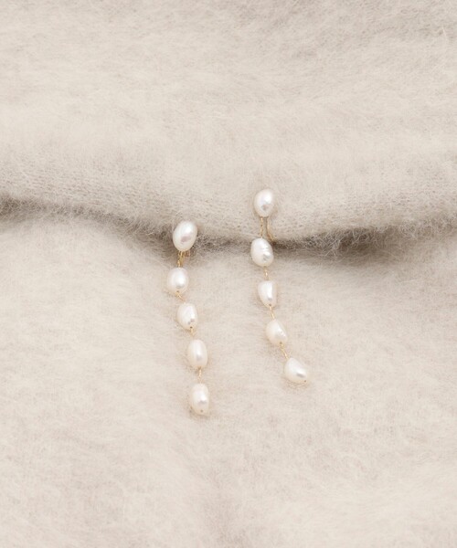 NOLLEY’S Sophi（ノーリーズソフィ）の「淡水レンパールイヤリング（イヤリング・レディース・オフホワイト・FREE）」の5枚目の写真
