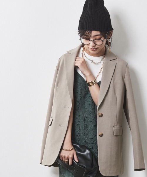 CHIC STYLE(シックスタイル)の「<大きいサイズ>ボックスシルエットテーラードジャケット シックスタイル(テーラードジャケット・レディース・ベージュ/ネイビー・L/LL/3L/4L/5L)」の1枚目の写真