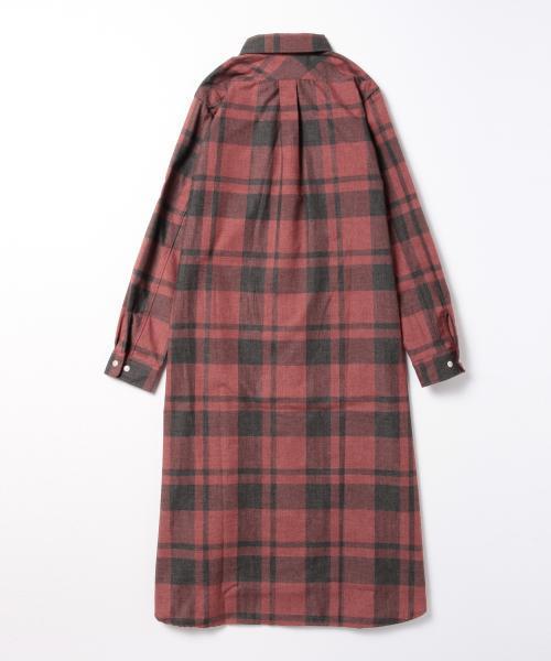 BEAMS BOY(ビームスボーイ)の「BEAMS BOY / ネルチェック ロールアップ ロングワンピース(シャツワンピース・レディース・レッド/ネイビー・ONE SIZE)」の4枚目の写真