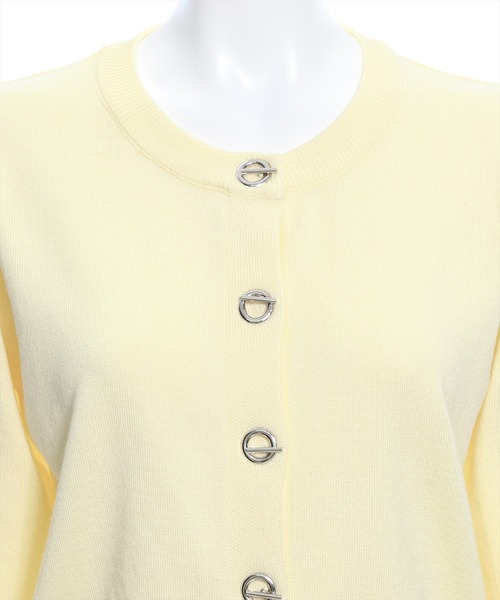 clear（クリア）の「ハトメバー釦ニットカーディガン（カーディガン/ボレロ・レディース・ライトグレー/ブラック/イエロー系その他/オフホワイト・F）」の6枚目の写真