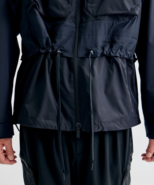 WHITE MOUNTAINEERING(ホワイトマウンテニアリング)の「【White Mountaineering / ホワイトマウンテニアリング】別注 STRETCH MOUNTAIN PARKA/別注 ストレッチマウンテンパーカー(マウンテンパーカー・メンズ・ブラック・000/1/2)」の17枚目の写真
