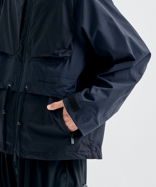WHITE MOUNTAINEERING(ホワイトマウンテニアリング)の「【White Mountaineering / ホワイトマウンテニアリング】別注 STRETCH MOUNTAIN PARKA/別注 ストレッチマウンテンパーカー(マウンテンパーカー・メンズ・ブラック・000/1/2)」の18枚目の写真
