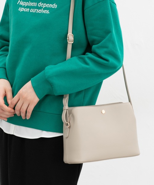 Honeys（ハニーズ）の「軽量両あおりショルダーバッグ（ショルダーバッグ・レディース・アイボリー/ブラック/ブルー/ベージュ系その他/レッド/キャメル/ミント/スミクロ・FREE）」の5枚目の写真