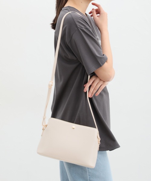 Honeys（ハニーズ）の「軽量両あおりショルダーバッグ（ショルダーバッグ・レディース・アイボリー/ブラック/ブルー/ベージュ系その他/レッド/キャメル/ミント/スミクロ・FREE）」の10枚目の写真