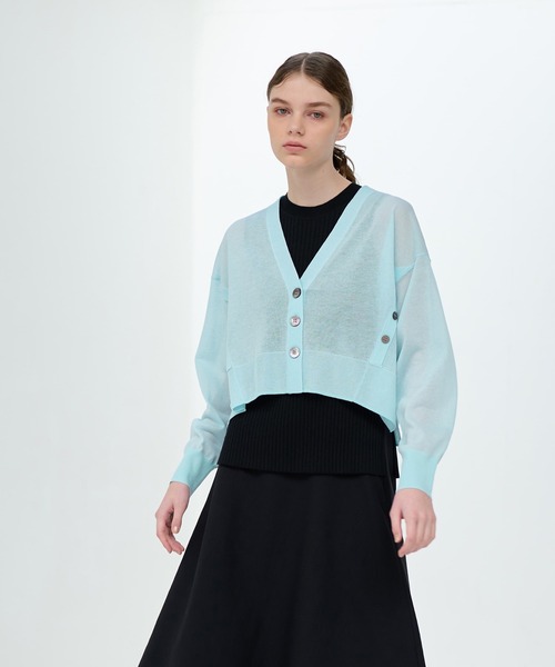 LANVIN en Bleu(ランバンオンブルー)の「メニーボタンカーディガン(カーディガン/ボレロ・レディース・イエロー/ブルー系その他/グレー/ブラック・38)」の4枚目の写真