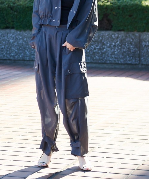 schott（ショット）の「ShottｘRUMBLE RED (ショットｘランブルレッド) SLUB CHIFFON CARGO PANTS（カーゴパンツ・レディース・ベージュ/チャコールグレー・F）」の2枚目の写真