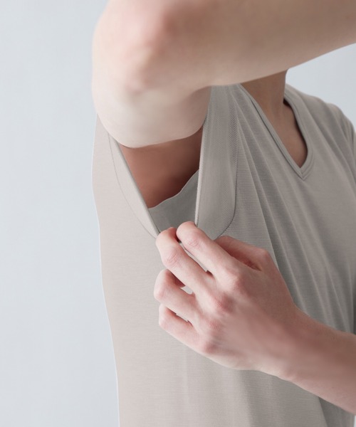 GUNZE（グンゼ）の「アセドロン 汗取り付きVネックTシャツ 鹿の子 ベタつき瞬時にどこへやら（インナーウェア/肌着・メンズ・シルバー系その他/ホワイト/ブラック・LARGE/X-LARGE/MEDIUM）」の14枚目の写真