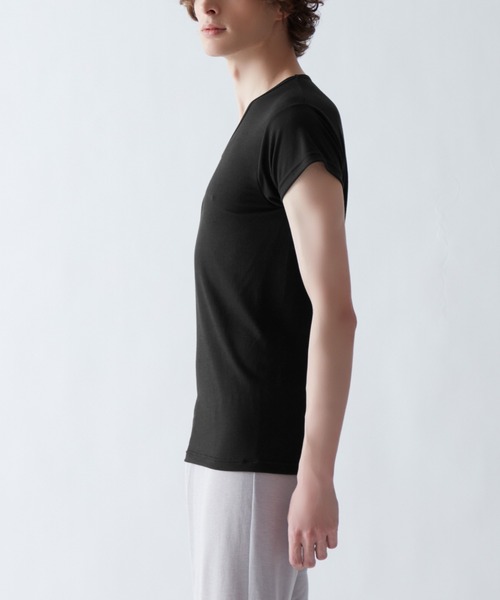 GUNZE（グンゼ）の「アセドロン 汗取り付きVネックTシャツ 鹿の子 ベタつき瞬時にどこへやら（インナーウェア/肌着・メンズ・シルバー系その他/ホワイト/ブラック・LARGE/X-LARGE/MEDIUM）」の15枚目の写真