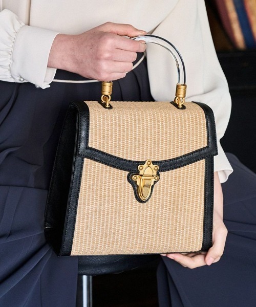 an another angelus(アンアナザーアンジェラス)の「フロント金具使いフェイクラフィアバッグ(ハンドバッグ・レディース・ブラック×ベージュ/オフホワイト・FREE)」の4枚目の写真