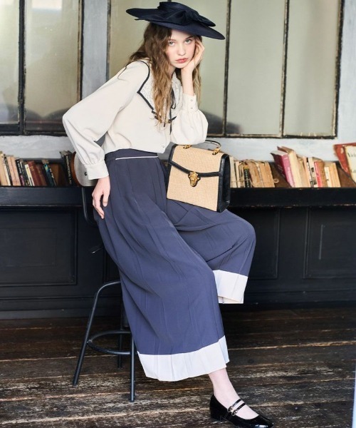 an another angelus(アンアナザーアンジェラス)の「フロント金具使いフェイクラフィアバッグ(ハンドバッグ・レディース・ブラック×ベージュ/オフホワイト・FREE)」の5枚目の写真