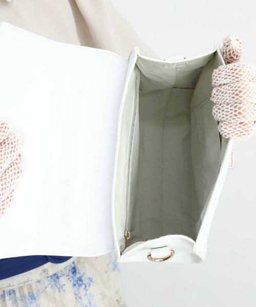 an another angelus(アンアナザーアンジェラス)の「フロント金具使いフェイクラフィアバッグ(ハンドバッグ・レディース・ブラック×ベージュ/オフホワイト・FREE)」の10枚目の写真