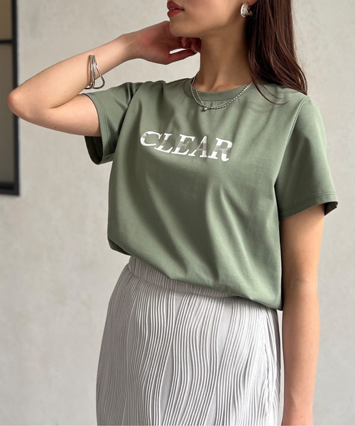 Chez toi(シェトワ)の「箔ラインロゴTシャツ(Tシャツ/カットソー・レディース・ブラック/グレイッシュベージュ/オリーブ/オフホワイト・FREE)」の4枚目の写真