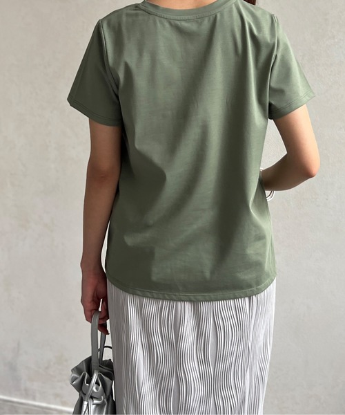 Chez toi(シェトワ)の「箔ラインロゴTシャツ(Tシャツ/カットソー・レディース・ブラック/グレイッシュベージュ/オリーブ/オフホワイト・FREE)」の20枚目の写真