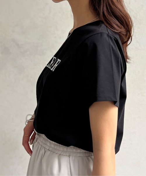 Chez toi(シェトワ)の「箔ラインロゴTシャツ(Tシャツ/カットソー・レディース・ブラック/グレイッシュベージュ/オリーブ/オフホワイト・FREE)」の12枚目の写真