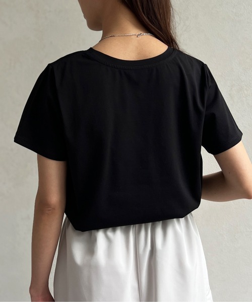 Chez toi(シェトワ)の「箔ラインロゴTシャツ(Tシャツ/カットソー・レディース・ブラック/グレイッシュベージュ/オリーブ/オフホワイト・FREE)」の11枚目の写真