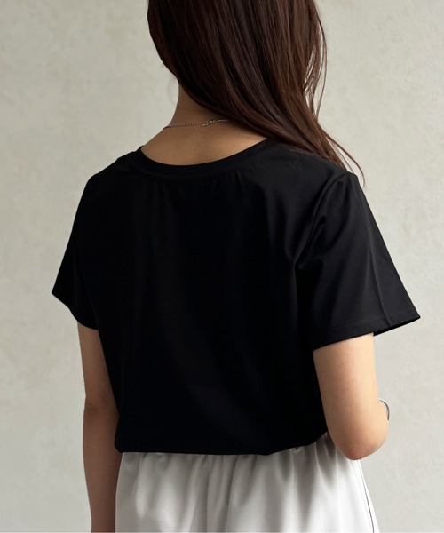 Chez toi(シェトワ)の「箔ラインロゴTシャツ(Tシャツ/カットソー・レディース・ブラック/グレイッシュベージュ/オリーブ/オフホワイト・FREE)」の10枚目の写真