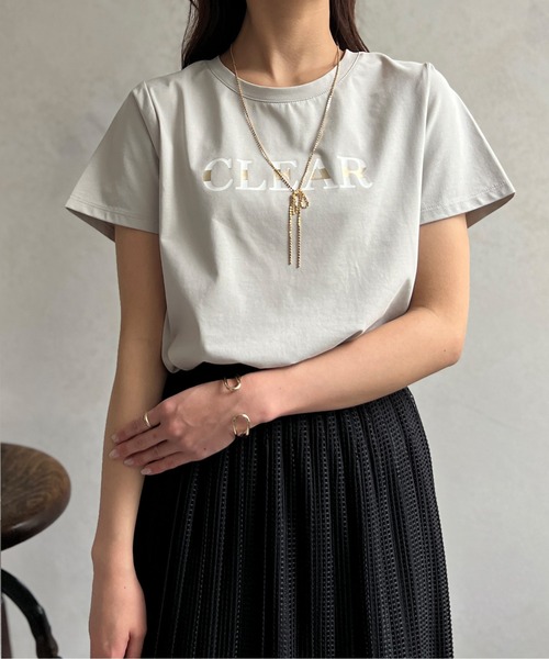 Chez toi(シェトワ)の「箔ラインロゴTシャツ(Tシャツ/カットソー・レディース・ブラック/グレイッシュベージュ/オリーブ/オフホワイト・FREE)」の6枚目の写真