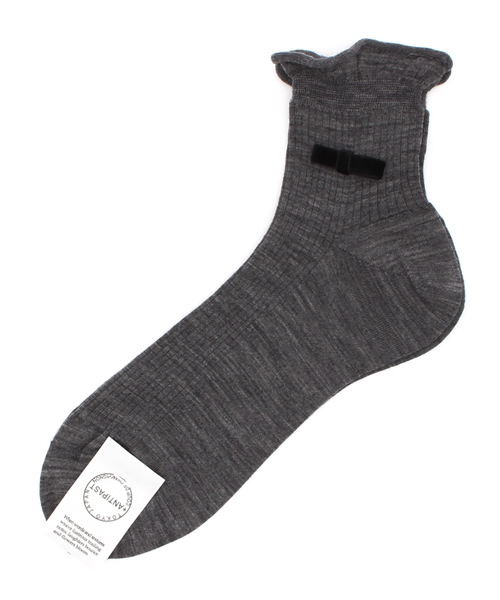 Demi-Luxe BEAMS（デミルクス ビームス）の「ANTIPAST / リブ ウィズリボン ソックス（ソックス/靴下・レディース・チャコールグレー/グリーン系その他/ブラック・ONE SIZE）」の2枚目の写真