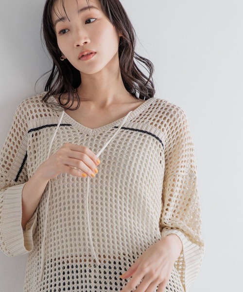 LOWRYS FARM（ローリーズファーム）の「メッシュプルオーバーＳＳ　116749（ニット/セーター・レディース・ピンク/ブラック/アイボリー・FREE）」の2枚目の写真