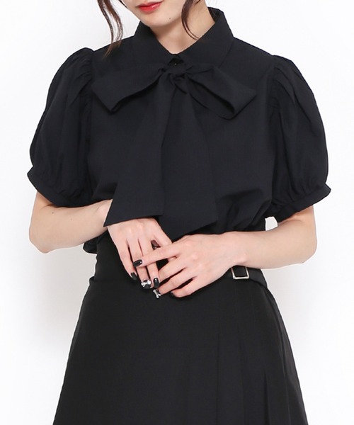 PUNYUS（プニュズ）の「リボン付きボリューム半袖ブラウス（シャツ/ブラウス・レディース・ホワイト/ブラック・3/1/2/4）」の2枚目の写真