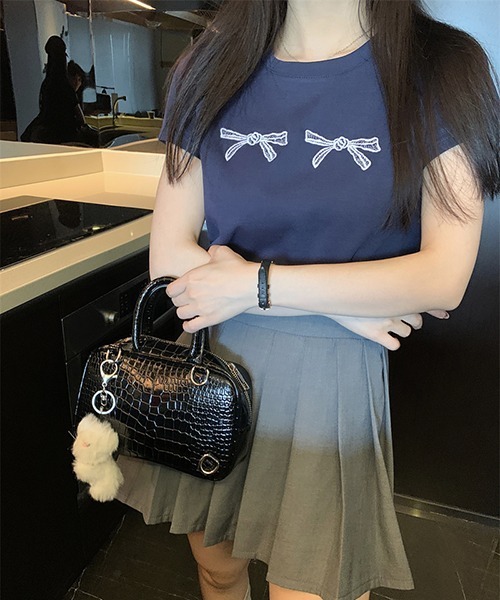 gossip!ロサンゼルス(ゴシップロサンゼルス)の「リボン ラウンドネックTシャツ Y2K(Tシャツ/カットソー・レディース・オフホワイト/ネイビー・FREE)」の8枚目の写真