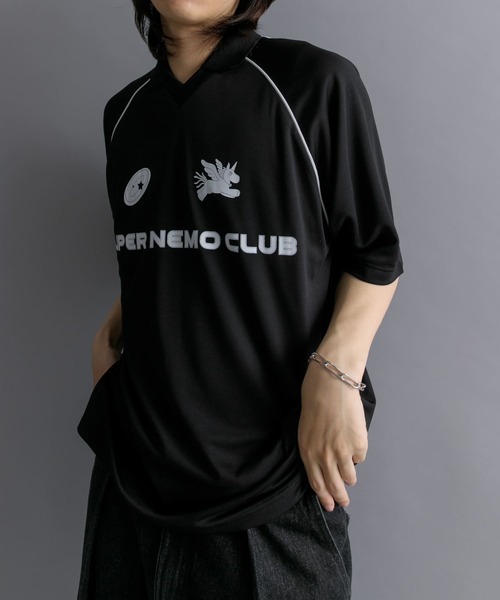 SENSE OF PLACE by URBAN RESEARCH（センスオブプレイスバイアーバンリサーチ）の「『別注』SHUHEI KOKI×SENSE OF PLACE　ゲームシャツ（Tシャツ/カットソー・メンズ・ライトブルー/ネイビー/ブラック・LARGE/MEDIUM）」の5枚目の写真