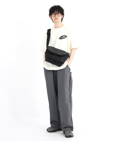 Manhattan Portage（マンハッタンポーテージ）の「Nylon Messenger Bag JR Flap Zipper Pocket Dulon（メッセンジャーバッグ・メンズ・ブラック/ライトグレー・SMALL）」の9枚目の写真