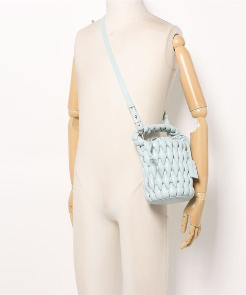 CHARLES & KEITH（チャールズ & キース）の「Bia ビア パッドテクスチャーバケットバッグ（ショルダーバッグ・レディース・セージグリーン/ベージュ/スミクロ・S）」の16枚目の写真