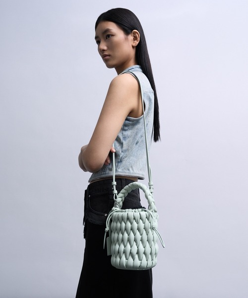 【セール】Bia ビア パッドテクスチャーバケットバッグ（ショルダーバッグ）｜CHARLES & KEITH（チャールズ & キース）