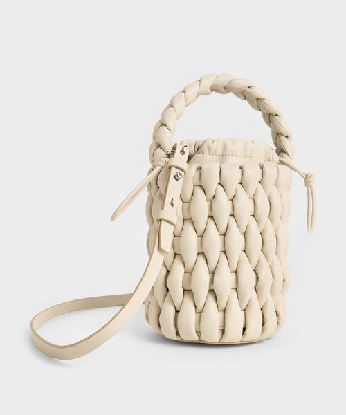 CHARLES & KEITH（チャールズ & キース）の「Bia ビア パッドテクスチャーバケットバッグ（ショルダーバッグ・レディース・セージグリーン/ベージュ/スミクロ・S）」の14枚目の写真